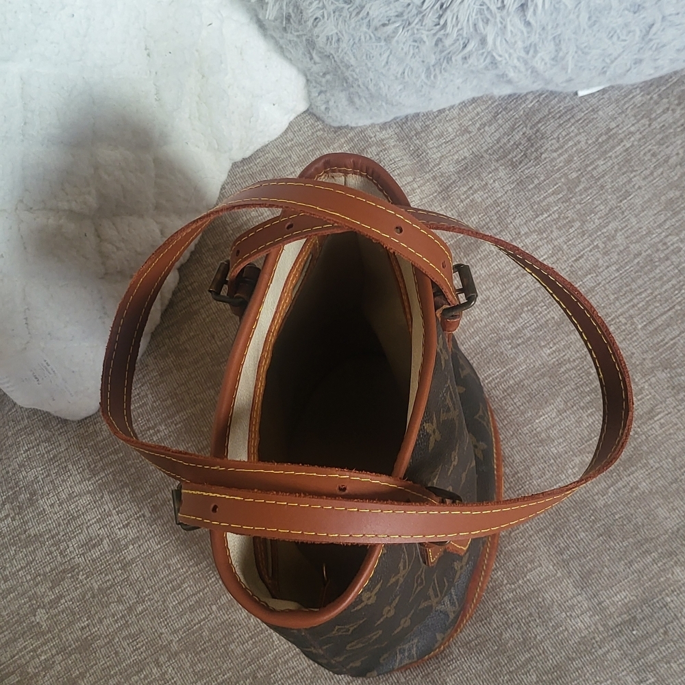 LOUIS VUITTON Monogram Bucket PM Shoulder Bag M42238..Authentic!!! - Picture 13 of 16